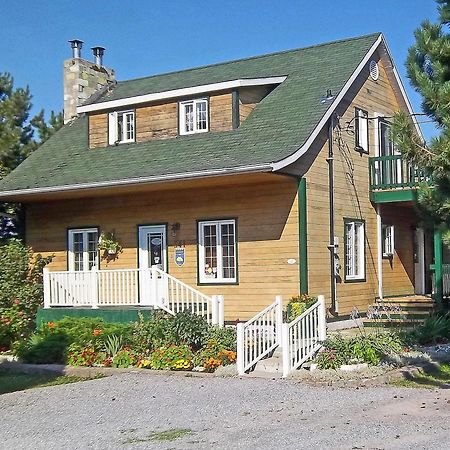 Gite La Halte Du Verger Bed And BreakfastRivière-du-Loup エクステリア 写真