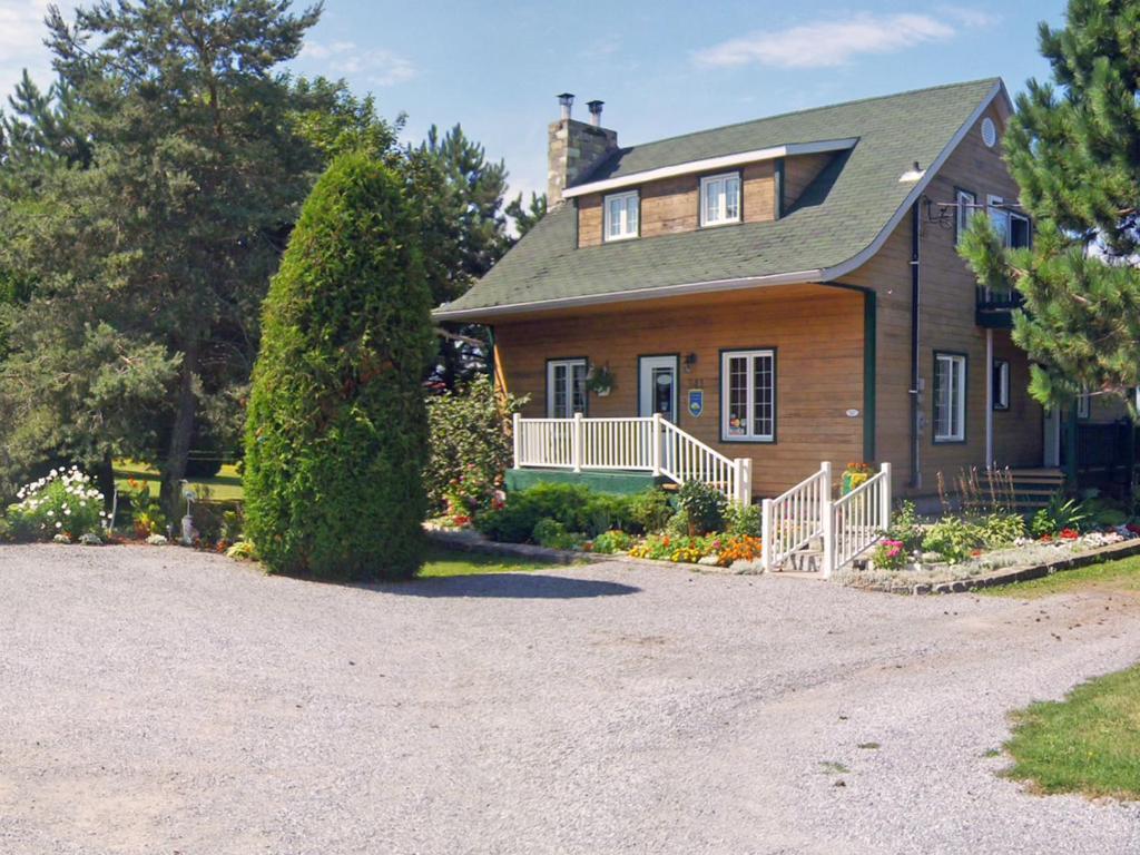 Gite La Halte Du Verger Bed And BreakfastRivière-du-Loup エクステリア 写真