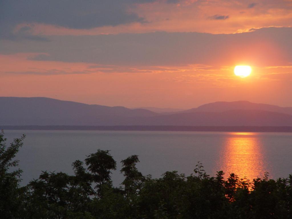 Gite La Halte Du Verger Bed And BreakfastRivière-du-Loup エクステリア 写真