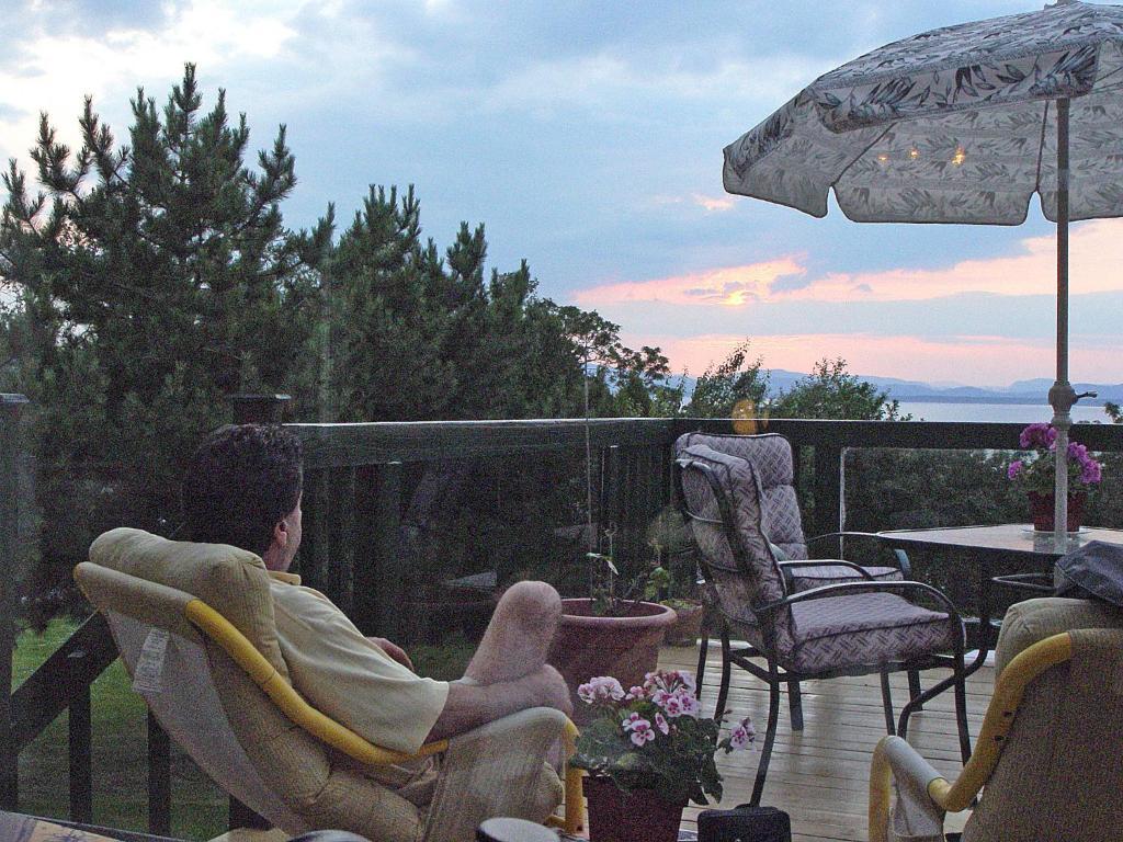 Gite La Halte Du Verger Bed And BreakfastRivière-du-Loup エクステリア 写真
