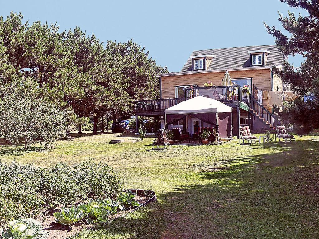 Gite La Halte Du Verger Bed And BreakfastRivière-du-Loup エクステリア 写真
