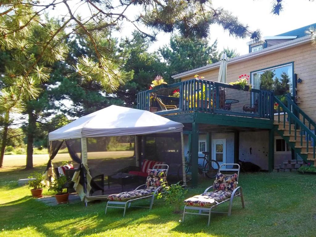 Gite La Halte Du Verger Bed And BreakfastRivière-du-Loup エクステリア 写真
