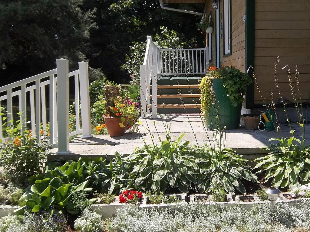 Gite La Halte Du Verger Bed And BreakfastRivière-du-Loup エクステリア 写真