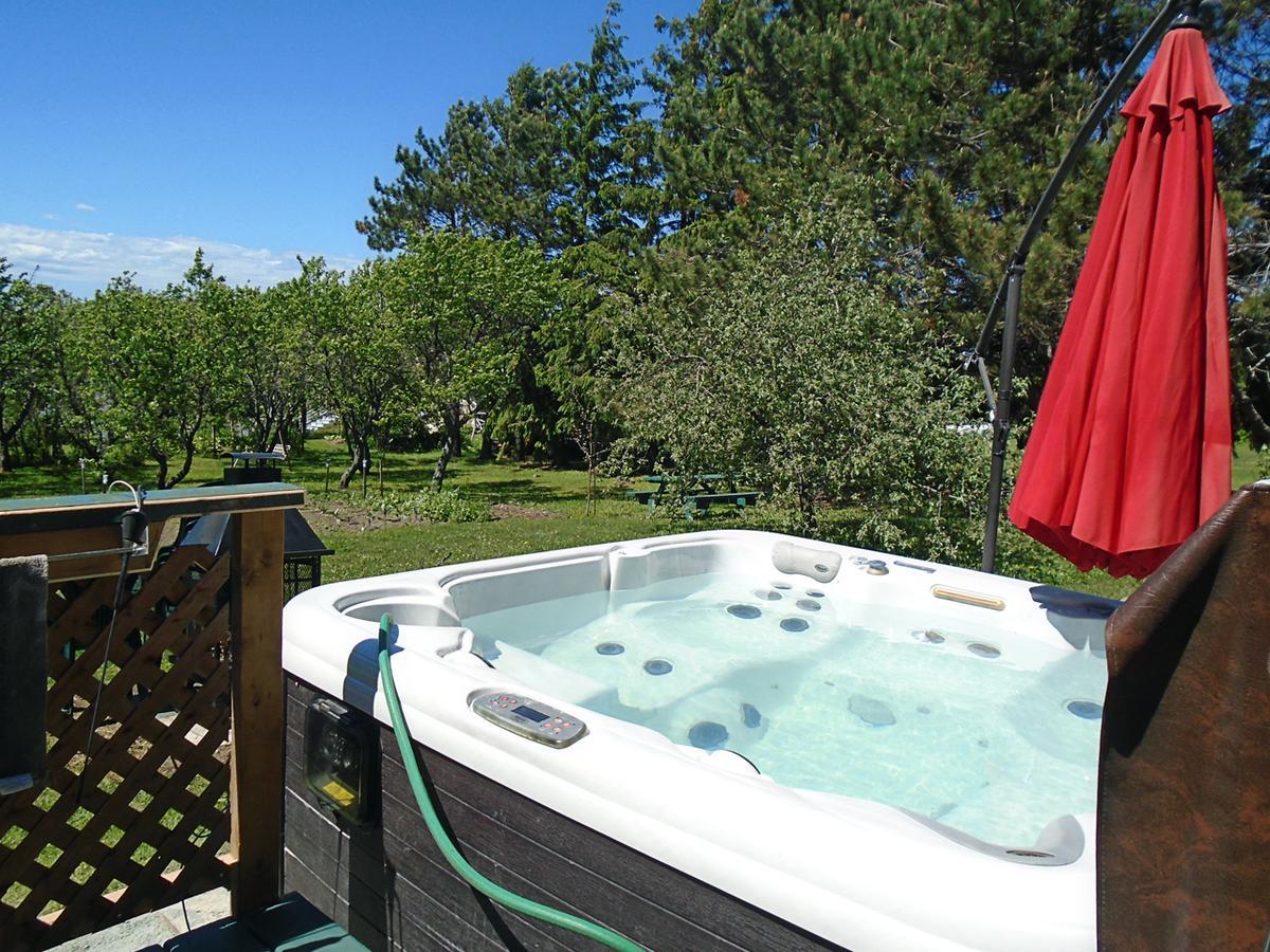 Gite La Halte Du Verger Bed And BreakfastRivière-du-Loup エクステリア 写真