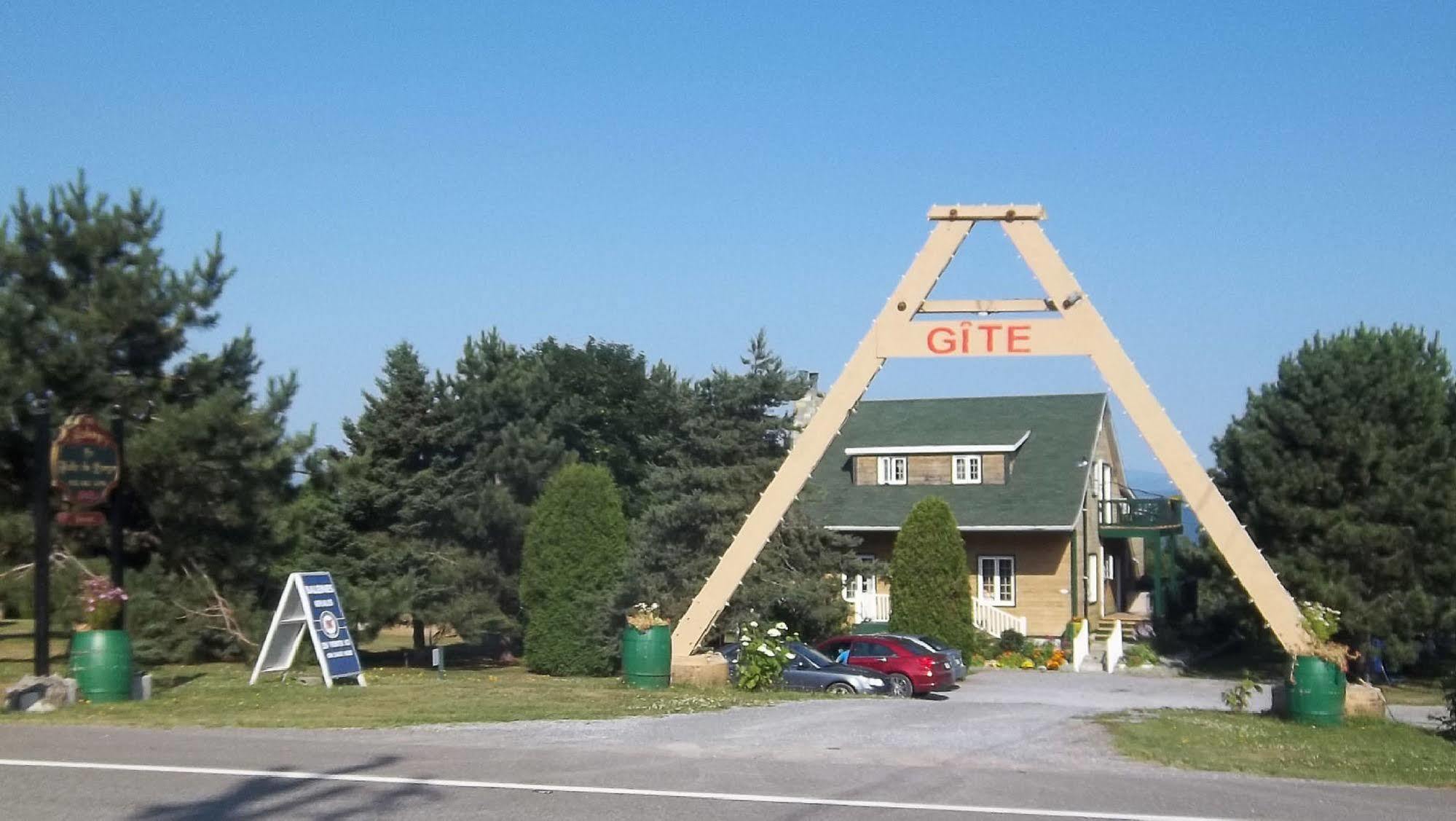 Gite La Halte Du Verger Bed And BreakfastRivière-du-Loup エクステリア 写真