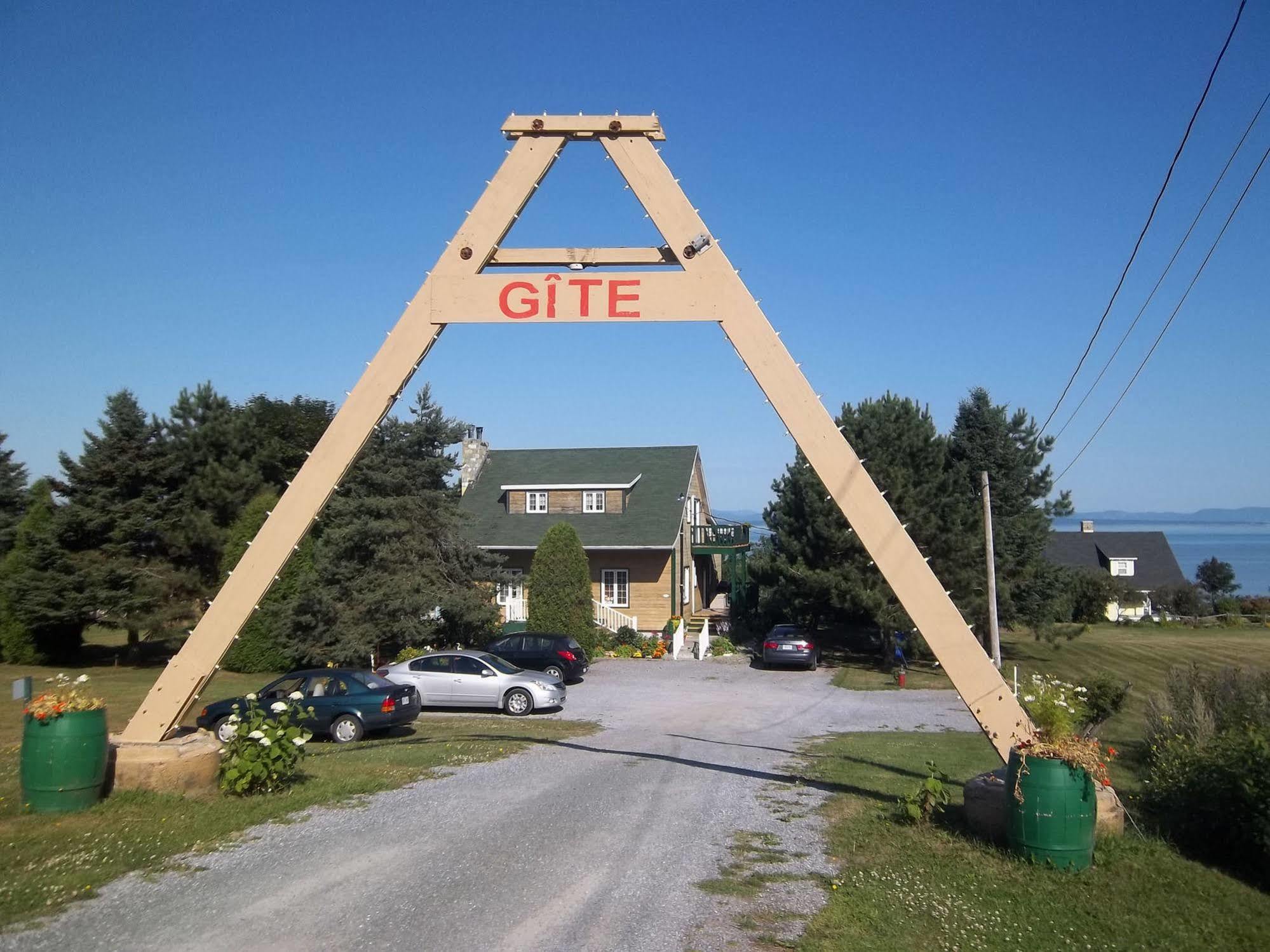 Gite La Halte Du Verger Bed And BreakfastRivière-du-Loup エクステリア 写真
